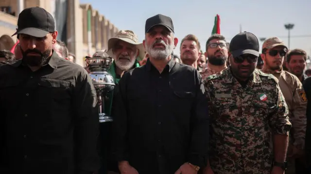 Ahmad Vahidi, komandant Islamske revolucionarne garde (IRGC), prisustvovao je odavanju počasti Aliju Hamneiju u Grand Mosali u Teheranu