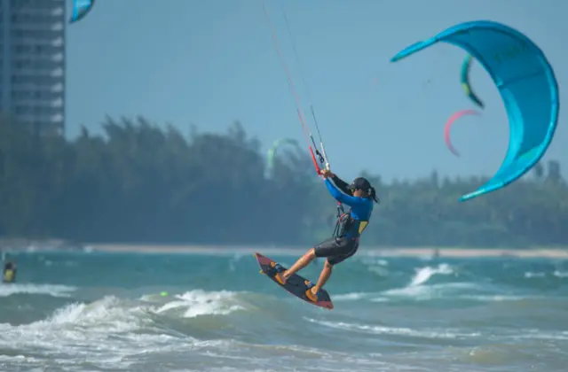 kitesurfing