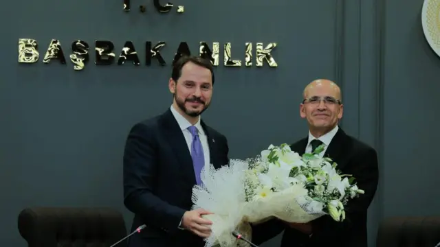 Mehmet Şimşek ve Berat Albayrak arasındaki devir teslim...