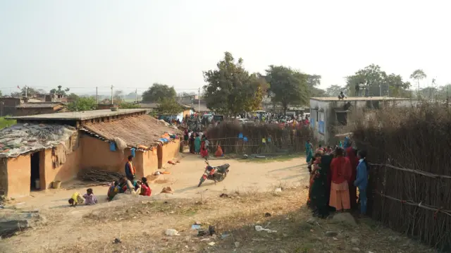 केंद्रीय मंत्री और गया से सांसद जीतन राम मांझी का कहना है कि जो स्पेशलिस्ट होते हैं, उन्हें ज़्यादा पैसा मिलता है और वह बाहर चले जाते हैं
