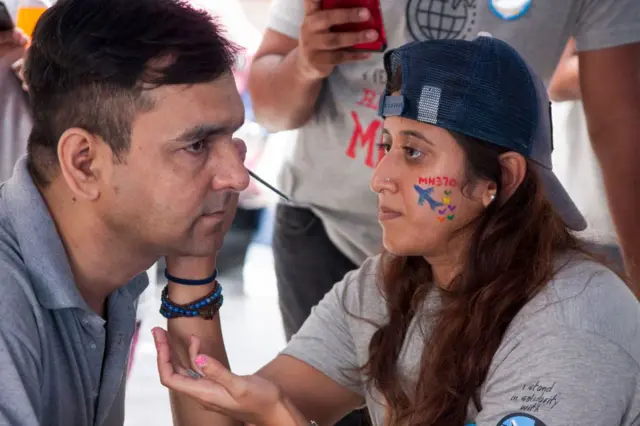 এমএইচ৩৭০'র নিখোঁজ হওয়ার পেছনে পাইলটের হাত থাকতে পারে বলে মনে করা হয়।