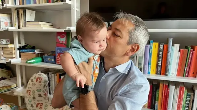 Mauro e o filho no colo