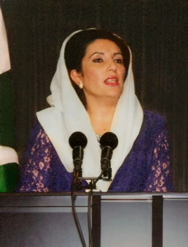 पाकिस्तान की पूर्व पीेएम बेनज़ीर भुट्टो 