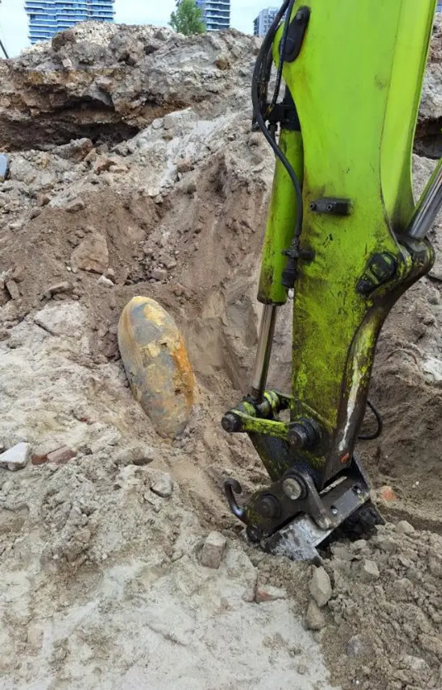 Bager i bomba na gradilištu „Beograda na vodi"