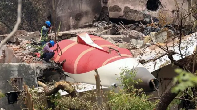 Wachunguzi bado wanajaribu kubaini chanzo cha ajali hiyo