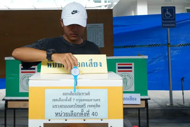 การทำประชามติเรื่องรัฐธรรมนูญ เกิดขึ้นในวันเดียวกับการเลือกตั้ง สส. เมื่อ 8 ก.พ. 