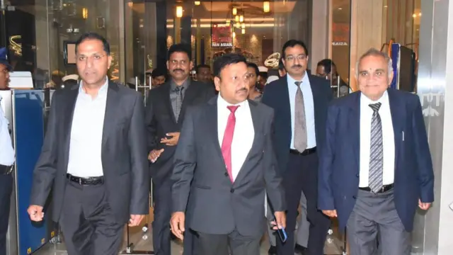 चुनाव आयुक्त