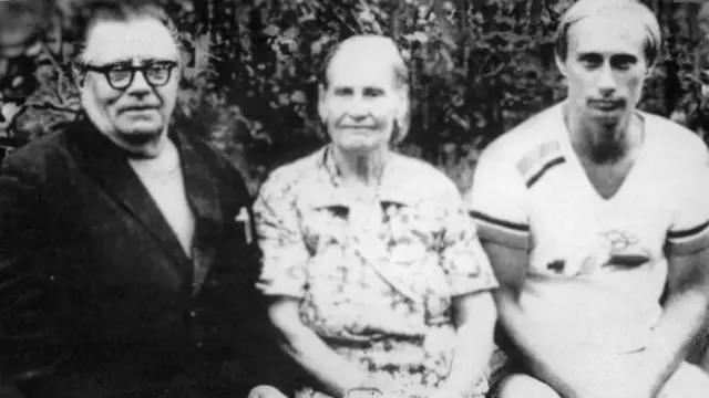 Владимир Путин 1952 йилда, Ленинградда, ҳозирги Санкт-Петербург шаҳрида туғилган.