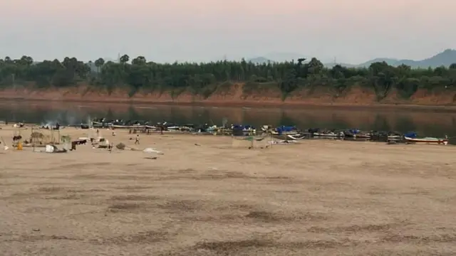 சபரி ஆறு, படகுகளையே வீடாக கொண்டு வாழும் 11 குடும்பங்கள், ஆந்திரா
