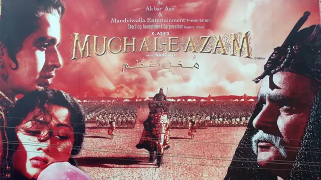 दुर्गा खोटेंनी अनेक हिंदी चित्रटांमध्ये भूमिका केल्या, 'मुघल ए आझम' मध्ये जोधाबाईंची भूमिका त्यांनी केली