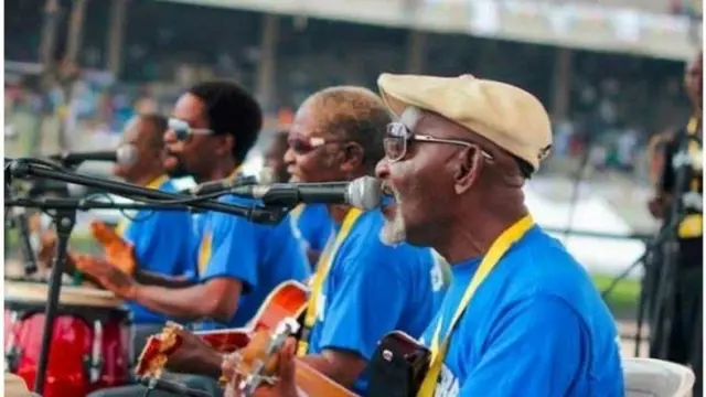 Fatai Rolling Dollars àti àwọn ọmọ ẹgbẹ́ rẹ 