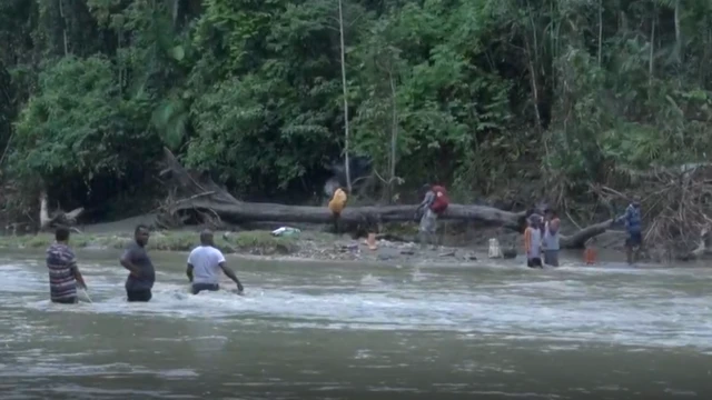 Kampung Omon, orang asli Papua