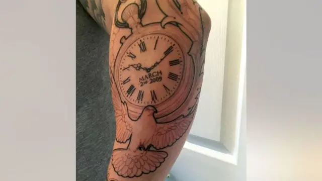 El tatuaje de Belton cuando estaba inacabado en 2016.
