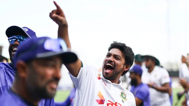 টেস্ট র্যাঙ্কিংয়ের এক নম্বর দল অস্ট্রেলিয়াকে তাদেরই মাটিতে হারানোর খুশি অধিনায়ক শান্তর চোখেমুখে