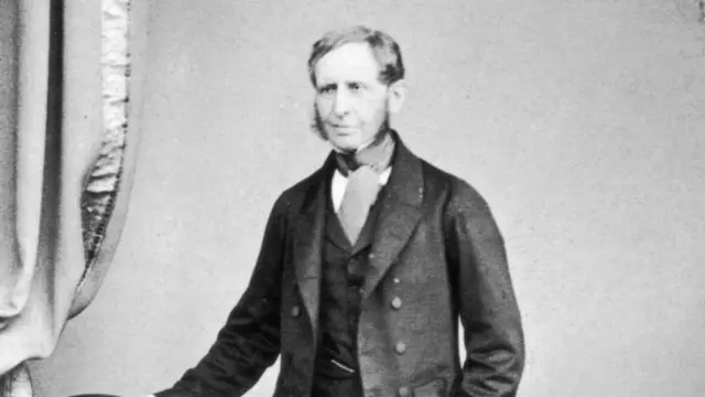 எச்.எம்.எஸ். பீகிள் கப்பலின் கேப்டன் ராபர்ட் ஃபிட்ஸ்ராய்