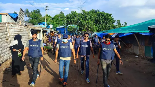 গোলাগুলির পর শিবিরে যায় পুলিশ