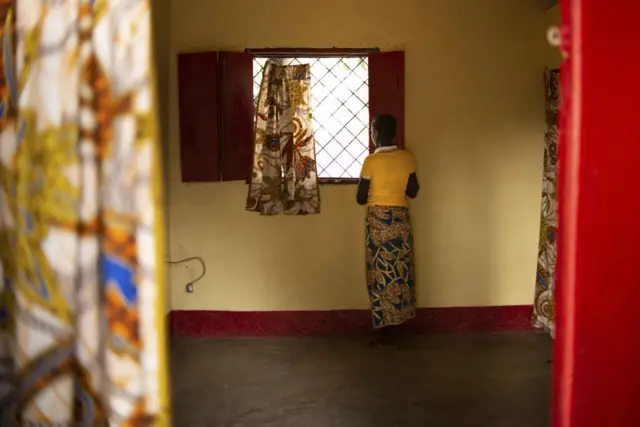 Women wey dey look outside