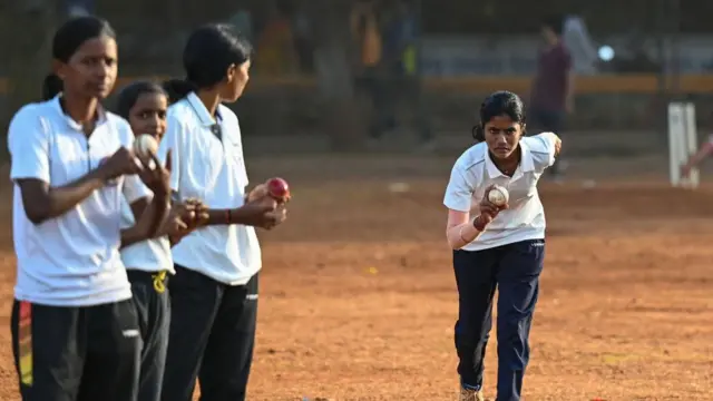 மகளிர் விளையாட்டு, பெண்கள், இந்தியா, கிரிக்கெட், பேட்மிண்டன்