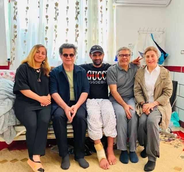 فاطمه معتمدآریا به همراه جعفر پناهی و محمد رسول‌اف به ملاقات پدر و مادر کیان پیرفلک رفتند