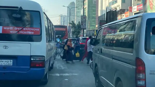 গতকালের তুলনায় রাজধানীতে আজ যান চলাচল বেড়েছে