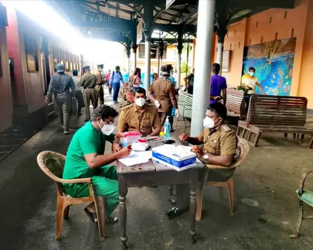 33 හැවිරිදි ඔහු බ්‍රහස්පතින්දා (දෙසැ: 15) හදිසියේ මිය ගියේ, වකුගඩු ආශ්‍රිත රෝගී තත්ත්වයක් උත්සන්න වීමෙන් බව කොළඹ ජාතික රෝහල පවසයි.