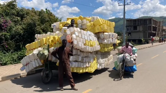 Abamugaye bakora ubu bucuruzi bavuga ko ubu imibereho yabo yifashe nabi