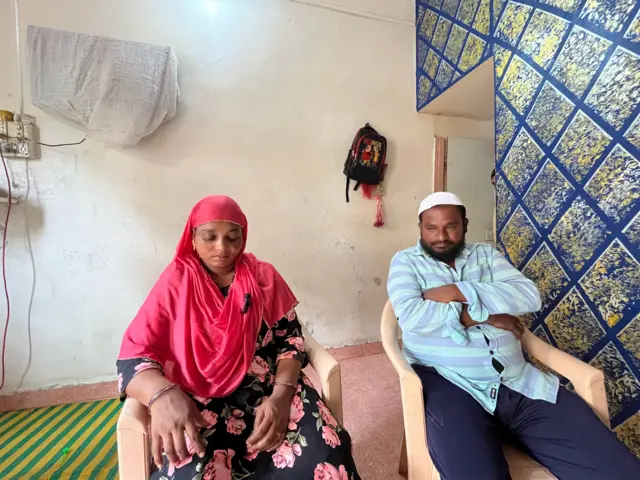 पीडित रियाज पिंजारीची आई शबाना पिंजारी आणि वडील जावेद पिंजारी