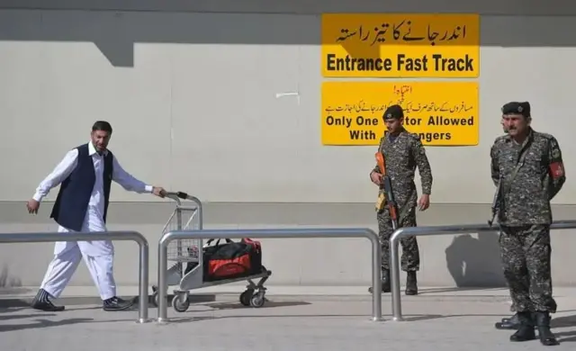 பாகிஸ்தானின் பொருளாதார பாதிப்பின் அடையாளமாக மாறிய PIA