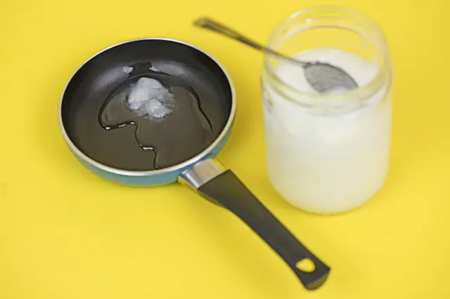 নারিকেল তেল বা পাম তেল খেতে বাধা নেই। তবে বেশি মাত্রায় খেলে বা কায়িক পরিশ্রম না হলে সেটা স্বাস্থ্যকর না। 