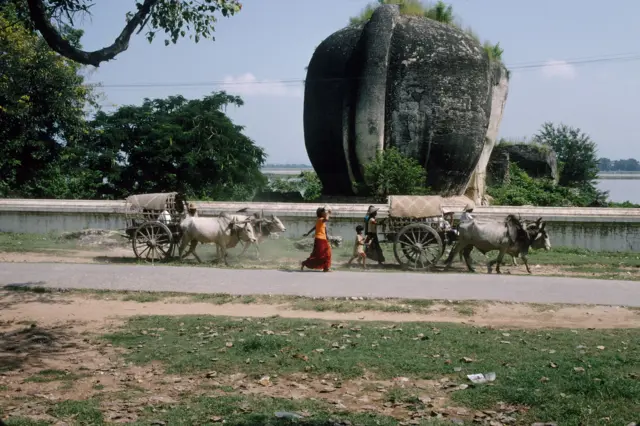 အနှေးခေတ်က မန္တလေးရပ်ဝန်း