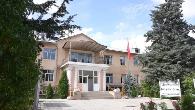  Карылар үйүндө 75 кызматкер иштейт