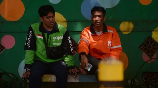 Pengamat bilang masa keemasan profesi ojek daring sudah mulai turun jauh dibandingkan sepuluh tahun lalu.