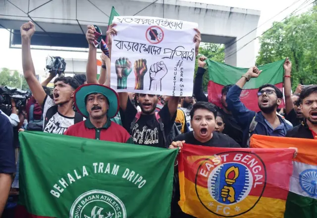 वरिष्ठ पत्रकार तापस मुखर्जी कहते हैं कि ममता के लिए यह मामला दोधारी तलवार की तरह है