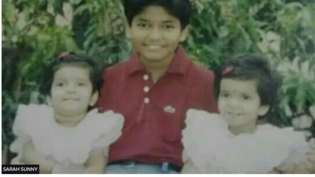 မွေးချင်း ၃ ယောက်စလုံး အကြားအာရုံ ချို့တဲ့ကြပြီး အစ်ကိုက ဆော့ဖ်၀ဲ အင်ဂျင်နီယာ ၊ အမြွှာညီမက စာရင်းကိုင် အလုပ်နဲ့ အသက်မွေးနေကြ