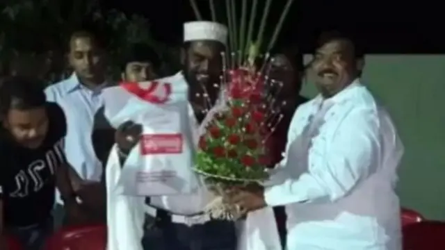 भाजप आमदार नितेश राणे यांनी हा फोटो विधानसभेत सादर केला आहे. सलीम कुत्ता आणि सुधाकर बडगुजर.