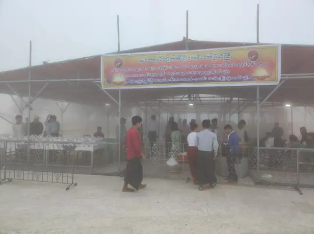 ဘုရားရင်ပြင်ပေါ်မှာ စတုဒိသာကျွေး