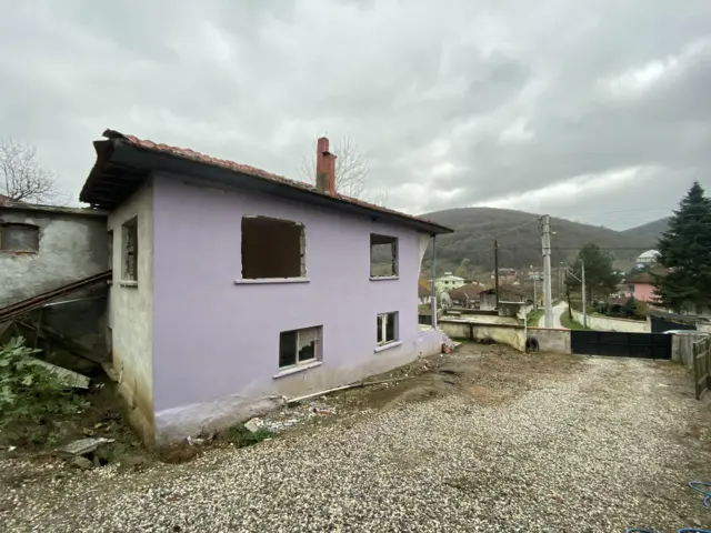 Milli Eğitim Bakanı Mahmut Özer, Düzce'de meydana gelen deprem nedeniyle okulları bir hafta tatil ettiklerini açıkladı.