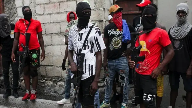 የታጠቁ ወሮበላ ቡድን አባላት 