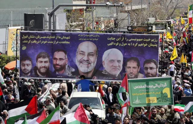 خلال تشييع القائد في فيلق القدس الإيراني محمد رضا زاهدي، الذي قتل في هجوم على السفارة الإيرانية في دمشق