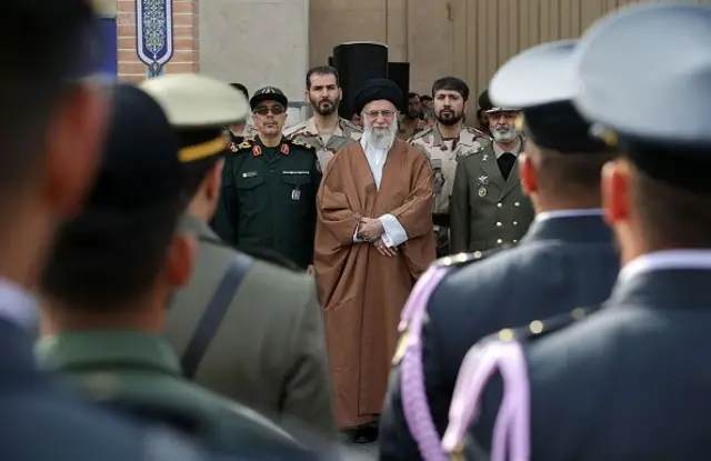 Якщо регулярна іранська армія захищає територію країни, то Корпус вартових захищає власне ісламський режим