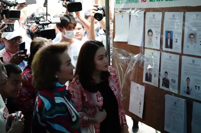 หญิงอ้อ อิ๊ง