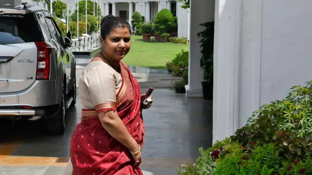 राखी बिड़लान