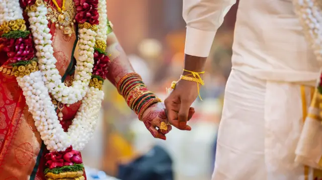పెళ్లిళ్లు, వేధింపులు