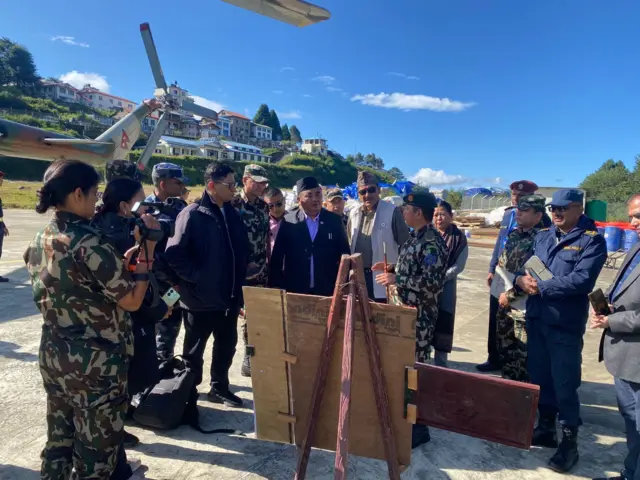 अधिकारीहरू स्थलगत भ्रमणका क्रममा