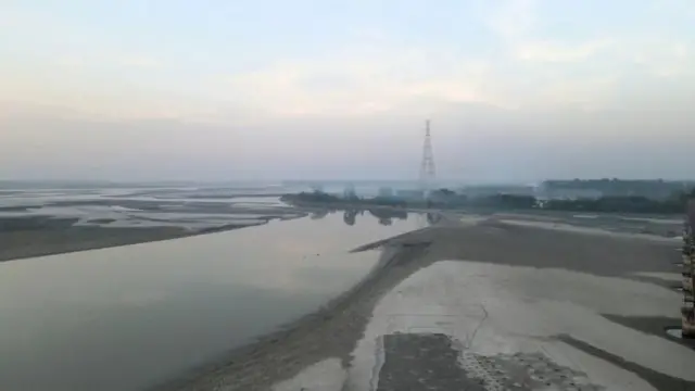 শুষ্ক মৌসুমে শুকিয়ে যায় তিস্তা