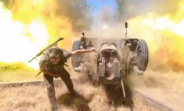 Российский артиллерист под Курском