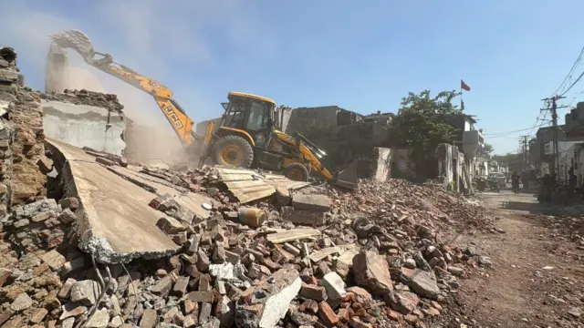 રાજકોટ જંગલેશ્વર ડિમોલિશન, આરએમસી, જંગલેશ્વરના રહેવાસીની સ્થિતિ, રાજકોટ મ્યુનિસિપલ કોર્પોરેશનની કાર્યવાહી, જંગલેશ્વર મેગા ડિમોલિશન, આજી પટ્ટા, ખોકદડી નદી, કાયદો અને વ્યવસ્થા, રાજકોટ પોલીસ, બીબીસી