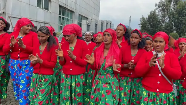 Warri manaa ammoo dubartoota kana waanuma qaban kennuuf
