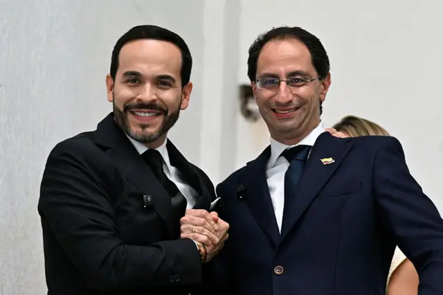 De la Espriella, junto al candidato vicepresidencial José Manuel Restrepo. 