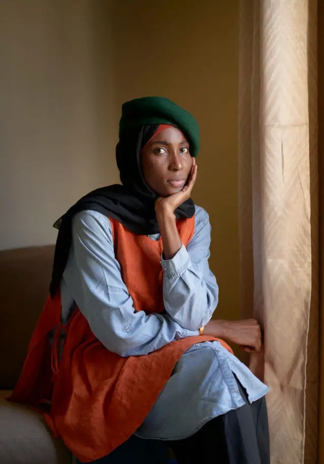 ትኽክለኛ ስማ ንደየ ፋቱ ፎል ዝዀነት ተሓላቒት መሰላት ፋላ ፍሌር፡ ኣብ ሰኔጋል ተቓውሞታት ብምውዳብ ካብ ዝሓለፈ ዓመት ግንቦት ጀሚራ ኣብ ማእሰርቲ ትርከብ...